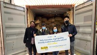 KJRI San Francisco mendampingi dan menyaksikan proses pembongkaran (unloading) kontainer yang berisikan 300 karung kopi seberat 18 ton di salah satu gudang penyimpanan kopi spesialti di SF Bay Area. Nilai transaksi kopi ini mencapai lebih dari US$ 100 ribu.Foto: Dok. KJRI San Francisco