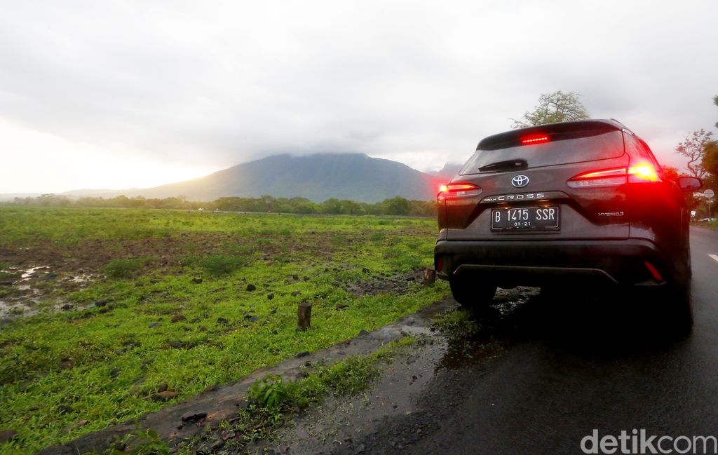 Sistem suspensi yang empuk dan nyaman membuat Road Trip Jakarta-Bali bareng Toyota Corolla Cross Hybrid memberikan sensasi berkendara melebihi ekspektasi.