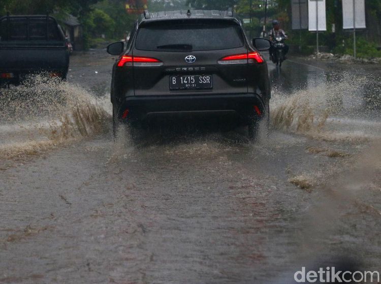 Libas Medan Sulit Jakarta-Bali Bareng Toyota Corolla Cross Hybrid