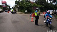 Sementara arus balik libur Natal diperkirakan terjadi pada Minggu (27/12/2020) sore. Pihak kepolisian bakal mengarahkan kendaraan melalui jalur alternatif jika ada penumpukan di jalur arteri.