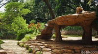 Di tempat ini, pengunjung bisa melihat berbagai jenis hewan koleksi Kebun Binatang Bandung.