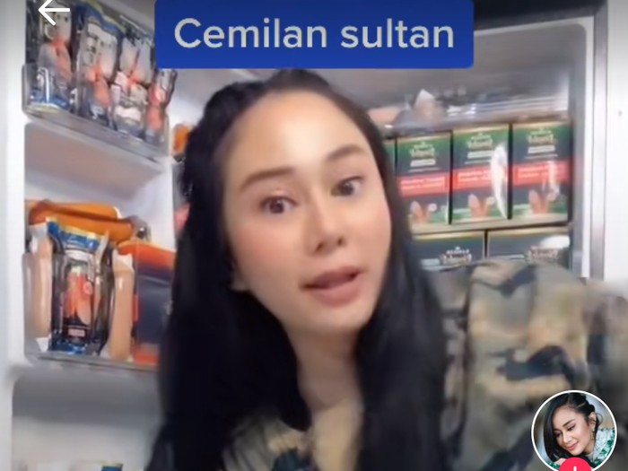 Makan Mevvah ala Denise Chariesta, Tongseng Sultan dan Ikan Salmon Makan Mevvah ala Denise Chariesta, Tongseng Sultan dan Ikan Salmon