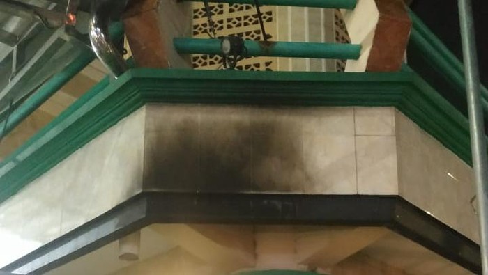 Seorang pria diduga berniat membakar masjid di Cengkareng Jakarta Barat, dia melempar molotov ke area masjid.