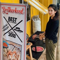 Pada saat awal kontraknya sebagai pramugari berakhir, Martha mengaku sempat merasa terpuruk dan sedih. Dia teringat perjuangannya untuk bisa masuk ke perusahaan maskapai impiannya yang tak mudah. Namun perlahan wanita 27 tahun itu berusaha bangkit dengan melanjutkan usahanya yang sempat terhenti. Setelah tiga bulan tak bisa move on dia memutuskan membuka usaha. Foto: Dok.pribadi Martha