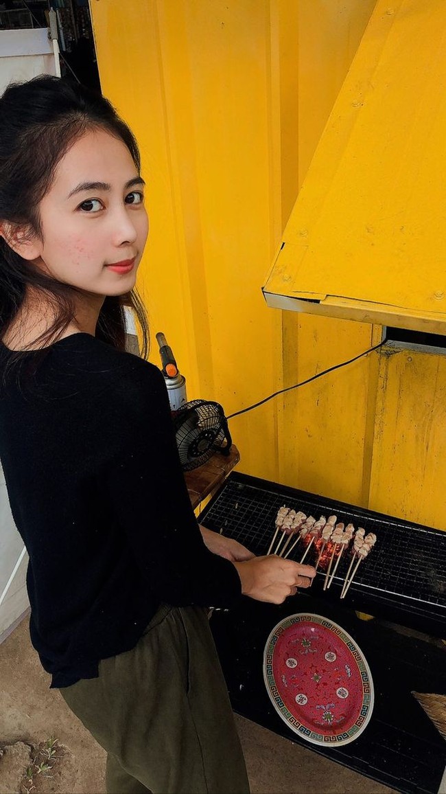 “Penjualan saat ini aku bersyukur semakin meningkat, walaupun tidak signifikan, setidaknya orang-orang sudah mulai banyak mengetahui tentang jualan ini. Reaksi pengunjung ada beberapa dari teman-teman TikTok juga, mereka senang mereka bilang enak, ucap Martha kepada Wolipop. Foto: Dok.pribadi Martha