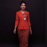 Sama seperti Jojo, wanita bernama Martha Puri viral usai membagikan kisahnya yang dulu bekerja sebagai pramugari kini alih profesi jualan sate taichan dan tahu crispy. Kisah itu dibagikannya dalam sebuah unggahan video di Tiktok miliknya @marthaputri04, yang memperlihatkan perbedaan pekerjaannya dulu saat menjadi pramugari dan masa sekarang saat dia berjualan. Foto: Dok.pribadi Martha