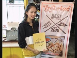 Foto 3 Pramugari Cantik Kena Dampak Corona, Tak Menyerah Saat Gaji Hilang