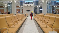 Dengan total luas konstruksi sekitar 475.000 m2 dan tinggi 47,5 meter, Stasiun Kereta Xiongan memiliki lima lantai, 13 platform dan 23 jalur. Foto: Dok. Xinhua
