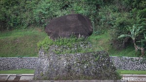 Anti Bom dan Tidak Bisa Dipindahkan, Ini Kesaktian Batu Eon