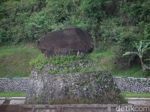 Kisah Batu Sakti di Bandung, Kebal Bom Tidak Bisa Dipindah