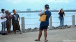 Menikmati Libur Nataru di Pantai Maju