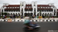 Melalui pengamatan detikcom, Gedung Birao atau SCS Tegal masih tutup untuk wisatawan. Namun banyak pengunjung yang datang untuk berfoto atau sekedar duduk di depan gedung.