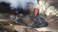 Kawah Halemaumau yang dimikili Gunung api Kilauea disebut juga danau lava tersebut diketahui terus menyala. Lava terus mengalir tanpa henti sejak meletus pada 3 Januari 1983.