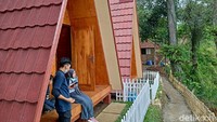Di Ngebel Adventure Park tersedia wahana rekreasi, juga outbond, bumi perkemahan, penginapan. Tentu jadi pilihan tepat bagi masyarakat yang ingin berwisata sekaligus ada nilai edukasi. 