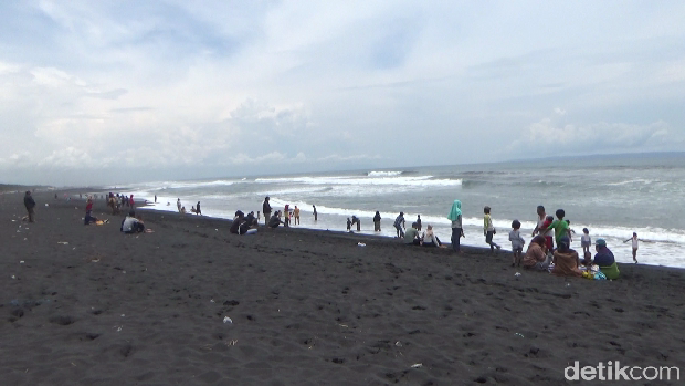 Pantai di Lumajang.