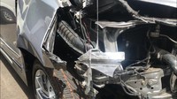 Kecelakaan yang melibatkan anggota kepolisian, Aiptu ICH, di Pasar Minggu, Jakarta Selatan, menewaskan ibu muda, Pinkan Lumintang (30). Mobil itu rusak parah.  (Yogi/detikcom)