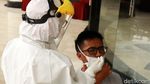 Pengunjung Hotel di Bandung Jalani Rapid Test Antigen