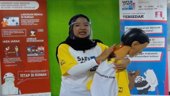 Prudential Indonesia bersama Palang Merah Indonesia (PMI) mengadakan pelatihan kesiapsiagaan Safe Steps Kids terhadap Pertolongan Pertama serta pencegahan COVID-19.