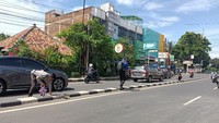 Foto: Polda Metro Jaya kembali melakukan olah TKP kecelakaan yang menewaskan ibu muda di Jaksel (Karin/detikcom)