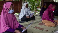 Salah satu sektor usaha yang dibidik BWM Almuna adalah batik, dimana Yogyakarta merupakan sentra kerajinan batik sehingga diharapakan mampu meningkatkan kesejahteraan masyarakat dalam sektor tersebut.