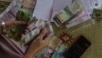 Program pembiayaan klaster pembatik yang telah diresmikan oleh OJK di Kampung Batik Girilioyo, Wukirsari, Imogiri, Bantul, DI Yogyakarta mulai dijalankan pada 2018.
