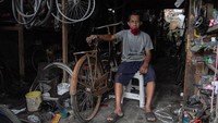 Selain sentra batik, pembiayaan bagi warga dan komunitas pelaku usaha mikro dan super mikro di lingkungan pondok pesantren terus digalakkan.