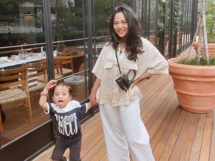 Rachel Vennya unggah foto lepas hijab. Rachel Vennya