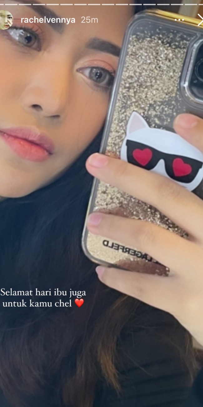 Rachel Vennya mengatakan lagi dalam unggahannya bahwa sebagai manusia dia memiliki kekurangan. I have my flaws, I make mistakes and everybody has their dark secrets. I love you all so much, tulis istri dari personel band Lyon, Oki atau Niko Al Hakim, itu. Foto: Dok. Instagram @rachelvennya