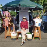 Sejak April 2020, lembaga pendidikan pramugari tempat ia mengajar tidak mempunyai murid karena status lockdown diberlakukan oleh pemerintah. Hingga ia harus memutar otak agar bisa bertahan di tengah pandemi. Risa pun kini berjualan baju anak. Foto: dok. pribadi