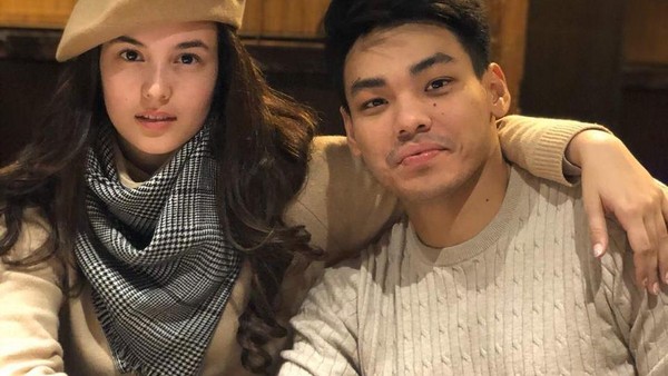 Gantengnya Rob Kardinal Saat Ngopi dan Makan Bareng Chelsea Islan