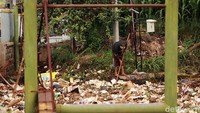 Dengan masih ada kejadian ini, mencerminkan masih banyak warga yang tidak sadar akan lingkungan dan membuang sampah ke sungai.