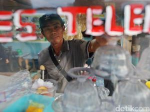 Frustasi-Ingin Bunuh Diri, Pedagang Ini Sukses di Batas Negeri