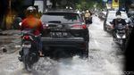 Toyota Corolla Cross Hybrid Terobos Hujan Deras Jakarta-Bali