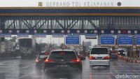Dengan kondisi mobil yang sehat, berkendara dalam kondisi hujan deras pun bisa mencegah kecelakaan.