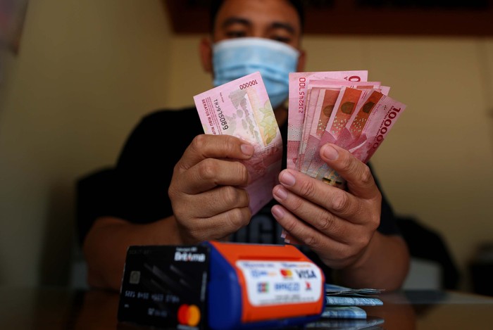 Transaksi perbankan di Badau