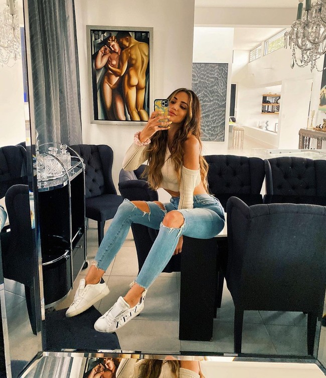 Vanessa bahkan mengunggah konten sensual di Only Fans bersama kekasihnya, petenis Australia Bernard Tomic. Foto: dok. Instagram