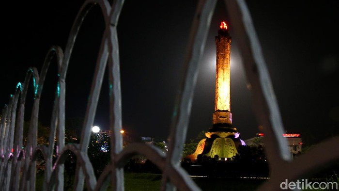 Warna-warni Tugu Muda Semarang yang Mempesona Libur Nataru di Semarang belum lengkap rasanya jika tak berkunjung ke landmark Tugu Muda. Ikon Kota Semarang itu terlihat sangat indah saat malam hari.
