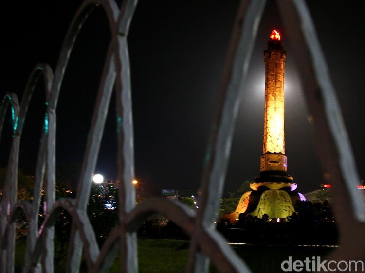 Warna-warni Tugu Muda Semarang yang Mempesona