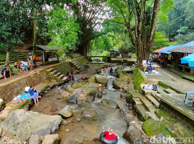 Cari yang Segar-segar dari Kuningan, ke Wisata Alam Cipaniis Ini Saja