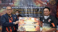 Panitia juga mendonasikan biaya pendaftaran untuk masyarakat yang terdampak pandemi COVID-19.