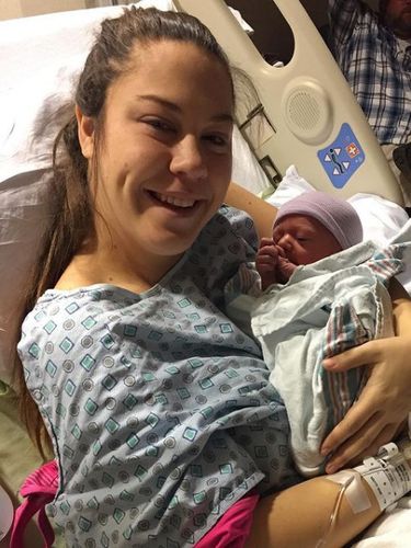 Wanita baru tahu hamil 30 menit sebelum melahirkan.