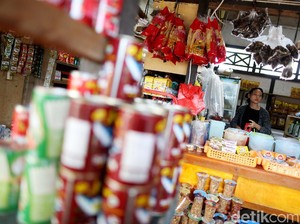 Warung Tradisional Melawan Gempuran Alfamart dan Indomaret