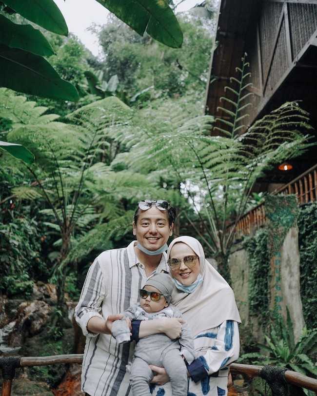 Pada tanggal 19 Juni kondisi Roger sudah mulai membaik. Flu yang sebelumnya muncul perlahan sudah mulai hilang. Namun badan dan tenggorokannya masih terasa sakit. Foto: Instagram @cutratumeyriska