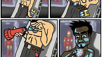 Oh, ternyata chest plate Iron Man itu cuma senter yang harus diganti baterainya. Foto: Lucas Nascimento via Bored Panda