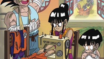 Kasihan Chi Chi yang harus memperbaiki baju Goku yang robek-robek setelah bertarung. Foto: Lucas Nascimento via Bored Panda