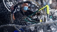 Jasa ini menjadi salah satu prospek bisnis ditengah merebaknya penggiat sepeda selama pandemi di Ibu Kota.