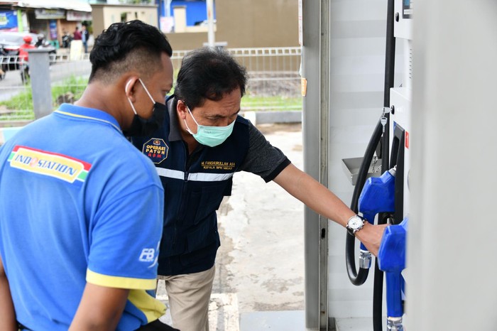 Kepala BPH Migas, M Fanshurullah Asa bersama Tim BPH Migas meninjau langsung ke salah satu SPBU mini atau Microsite Exxonmobil di Jl. Taman Sari, Tasikmalaya
