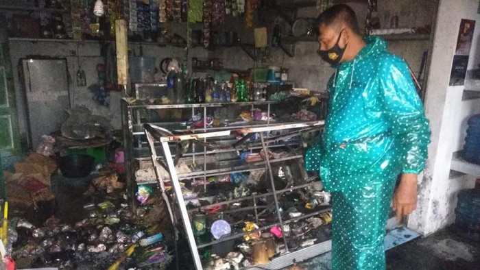 kondisi toko yang dibakar pelaku