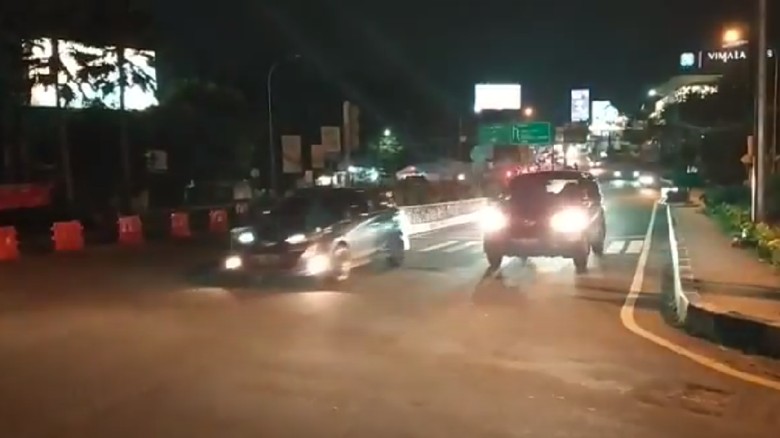 Minggu Malam, Arus Lalu Lintas di Simpang Gadog Lancar Minggu Malam, Arus Lalu Lintas di Simpang Gadog Lancar