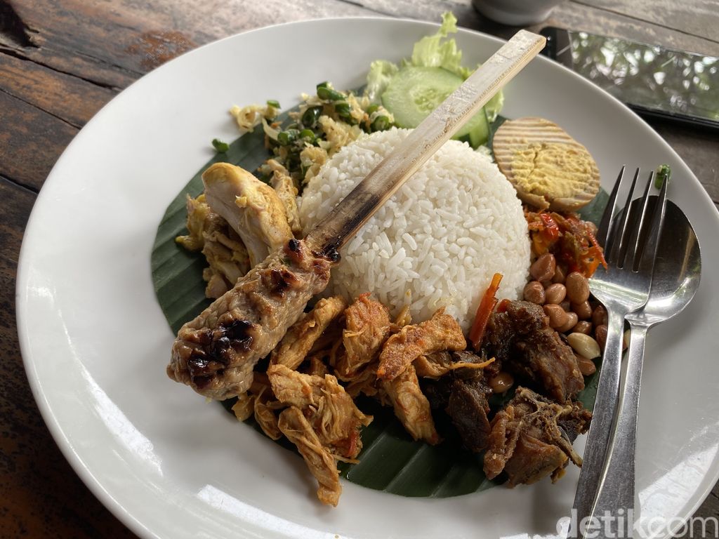 Nasi Ayam Kedewatan Ibu Mangku : Kelezatan Nasi Ayam Legendaris Bali
